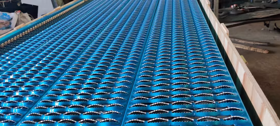 Fabricant personnalisé poinçonnant une feuille de maille en titane perforée en métal